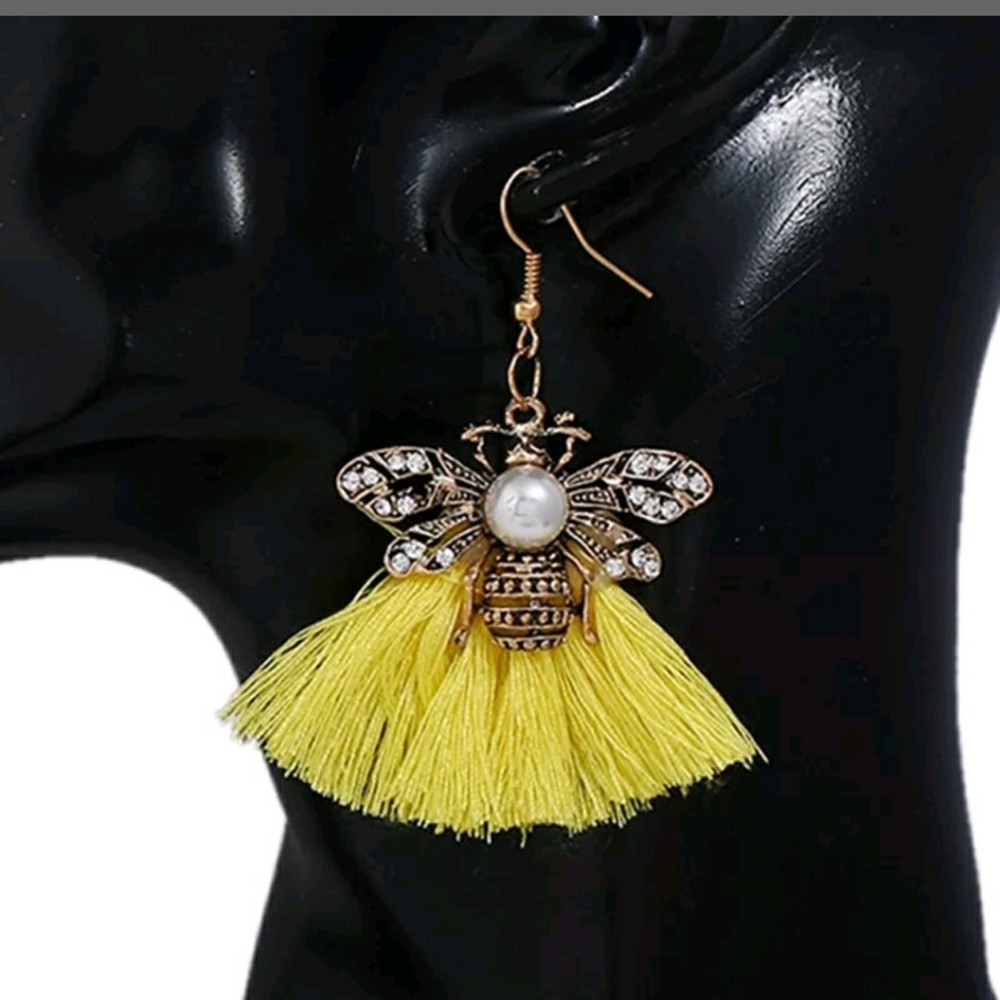 Stunning New queen bee chic tassel earrings Yellow
